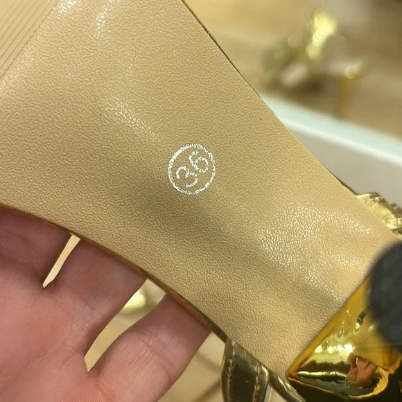 Heels - Picture 3 of 3